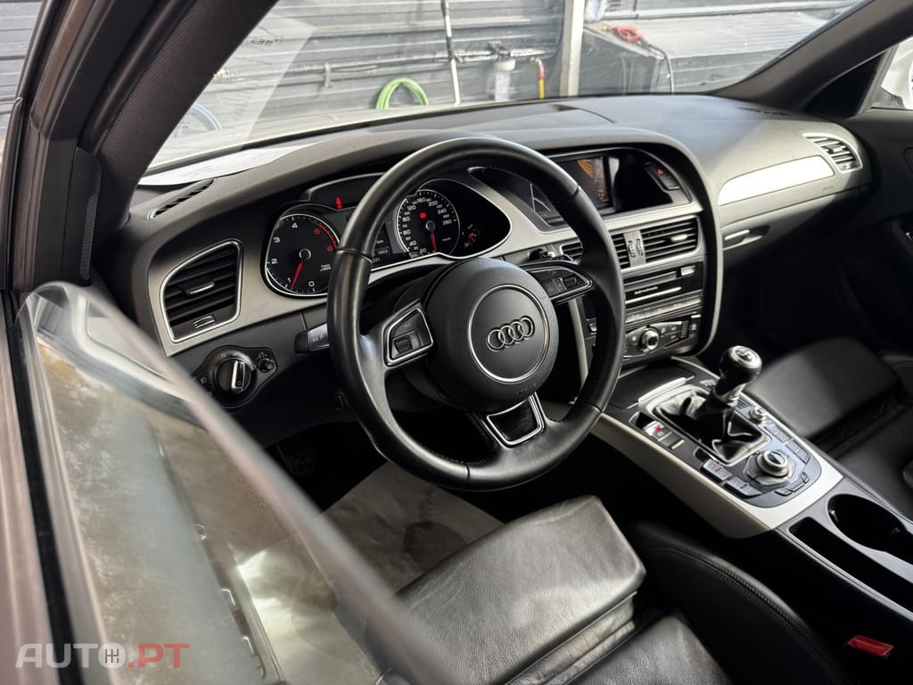 Audi A4 Avant 2.0 TDI Business Line S-line