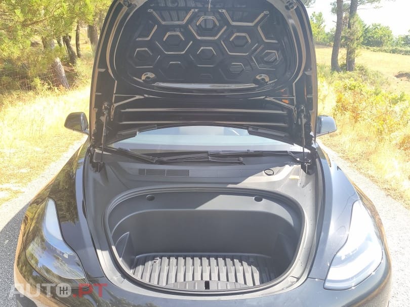 Tesla Model 3 Long Range RWD — fotografia 9