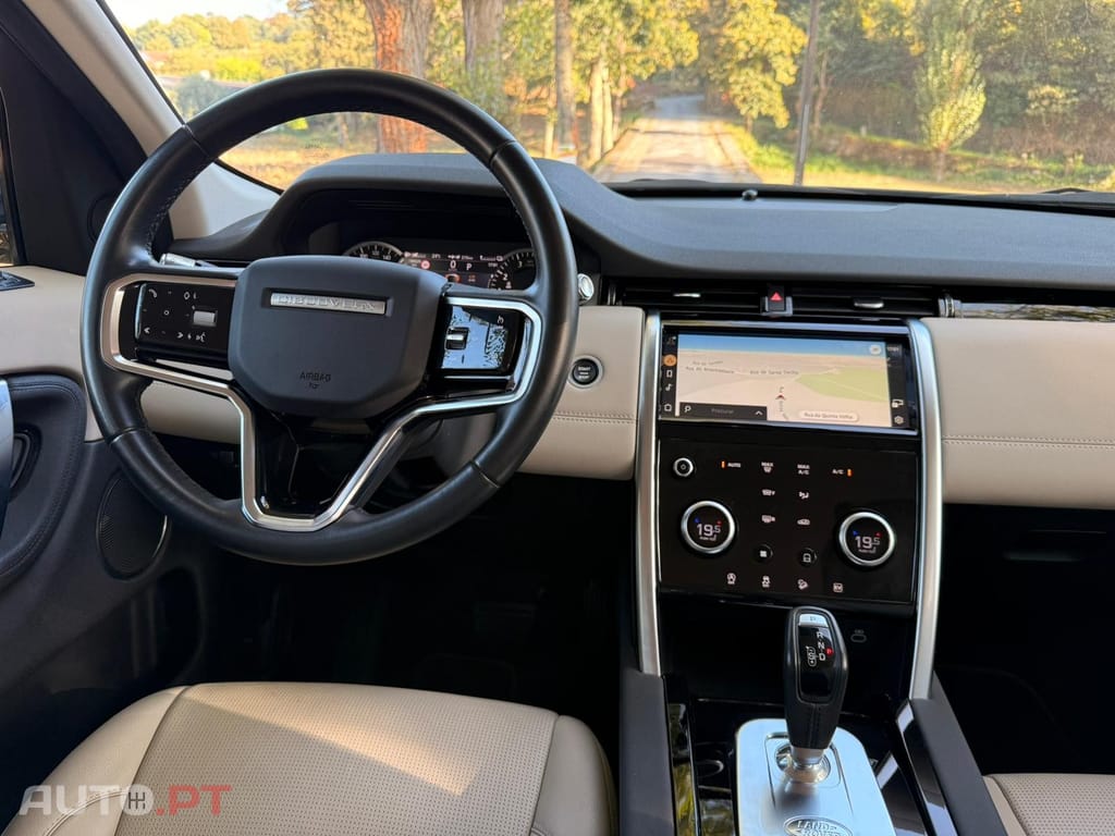 Land Rover Discovery Sport P300e