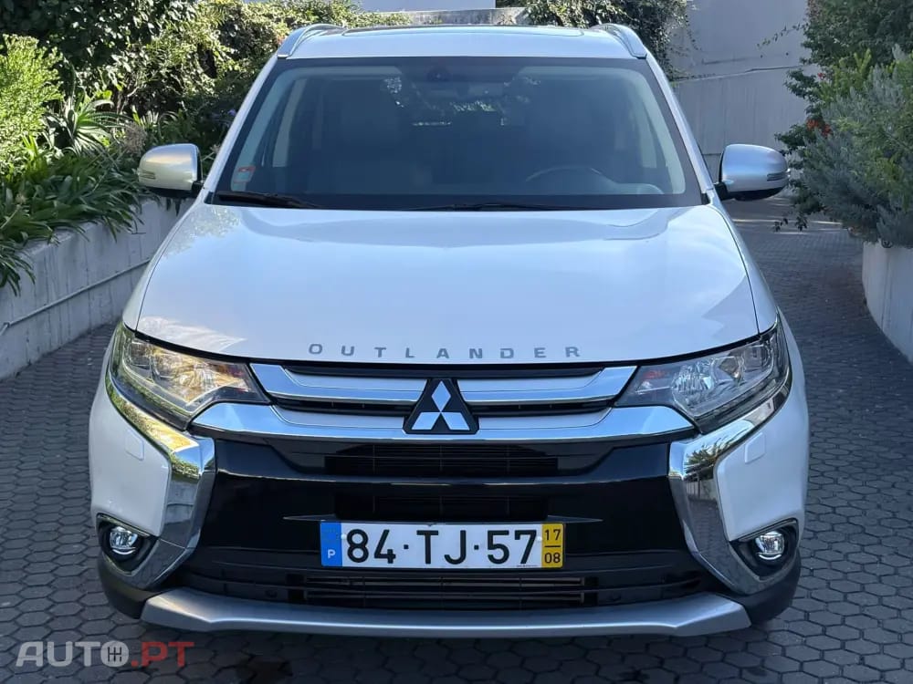 Mitsubishi Outlander 2.2 DI-D Instyle Navi