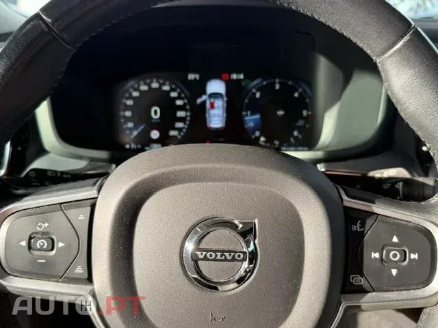 Volvo V60 2.0 D3 Momentum Plus