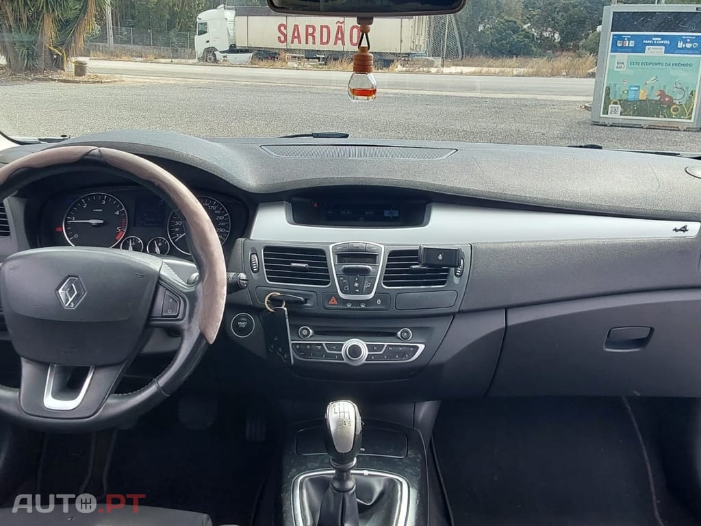 Renault Laguna Coupe Laguna Coupe 2.0 dCi Dynamique S 4Control