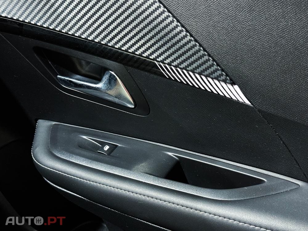 Peugeot 208 1.2 Hybrid Allure e-DCS6
