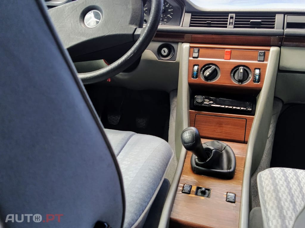 Mercedes-Benz 250 D