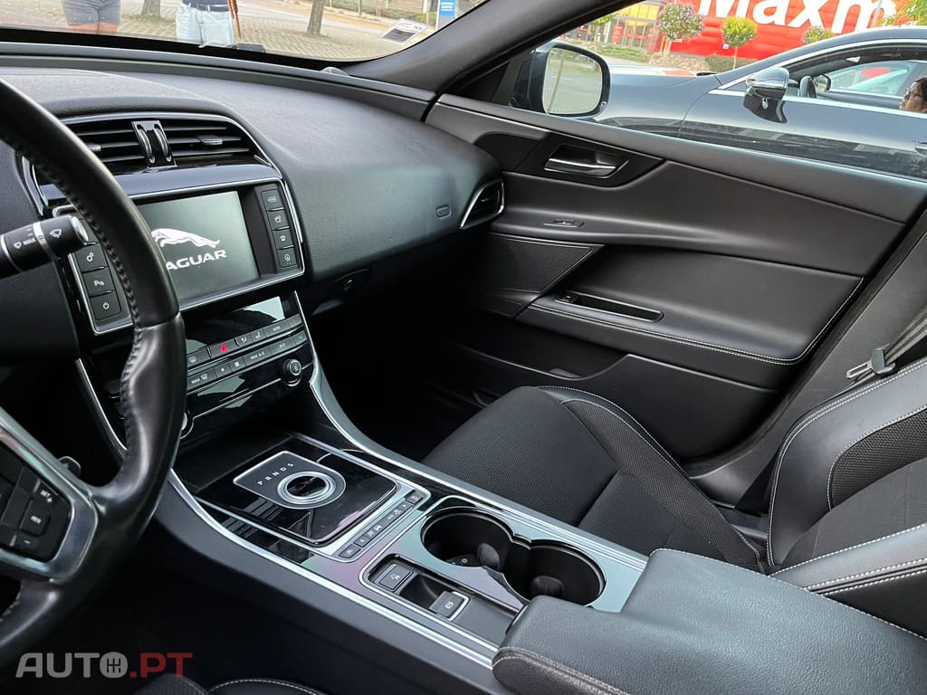Jaguar XE Luxury