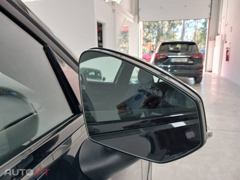Volvo EX30 69 kWh Single Motor Extended Range Black Edition