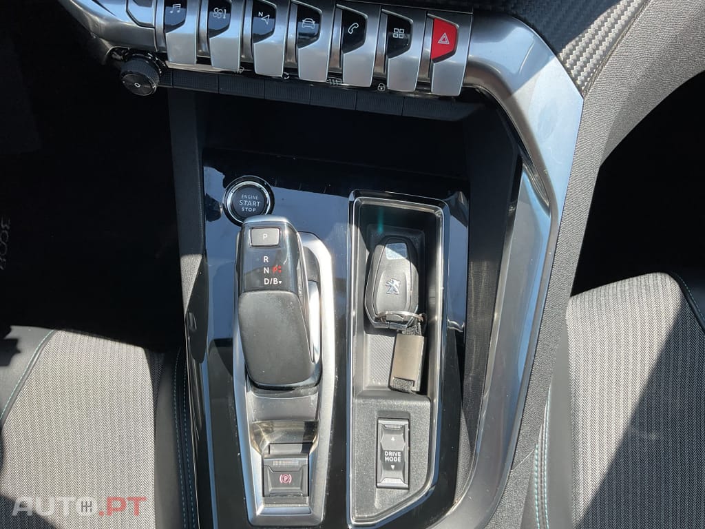 Peugeot 3008 1.6 Hybrid Allure e-EAT8