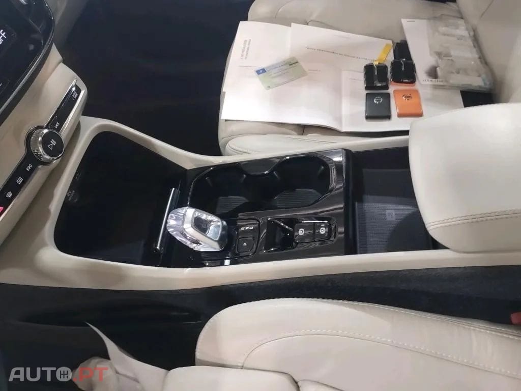 Volvo XC40 1.5 T5 PHEV Plus Dark