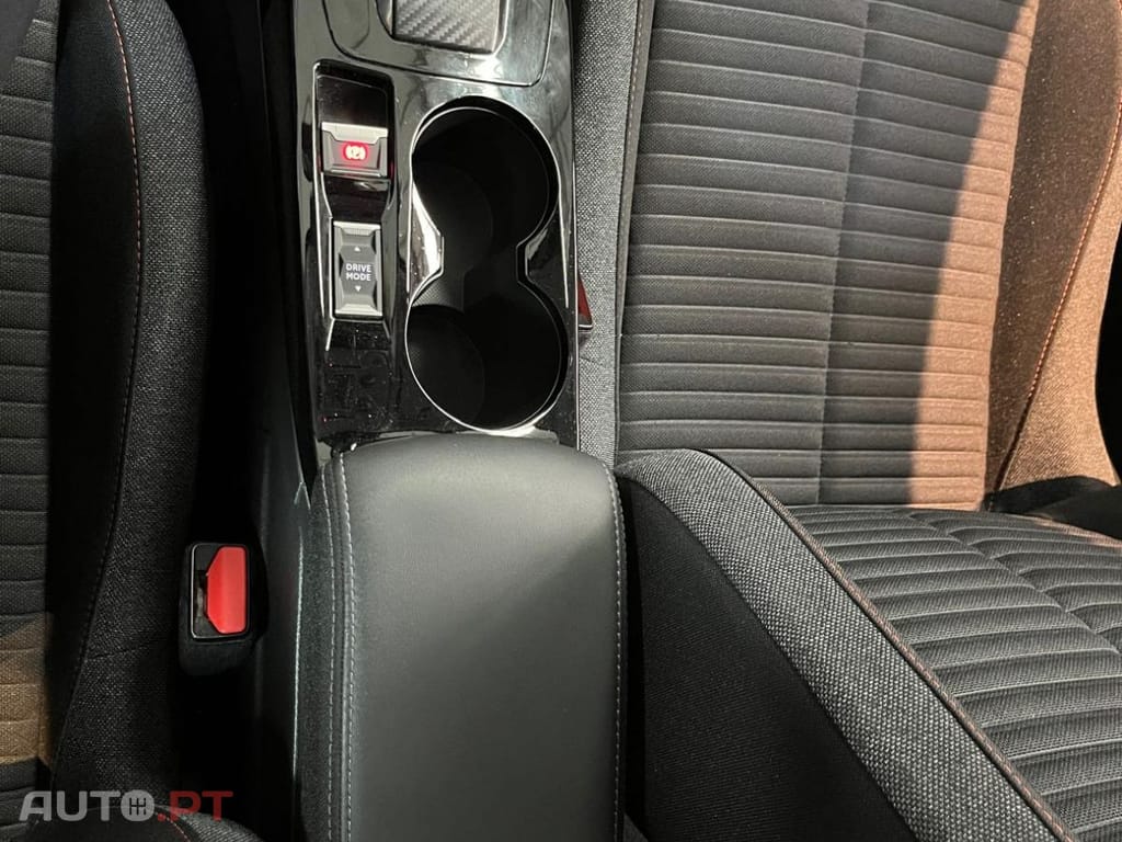Peugeot E-2008 Active 