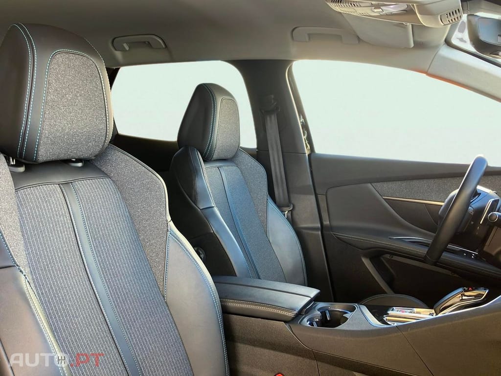 Peugeot 3008 1.6 Hybrid Allure e-EAT8