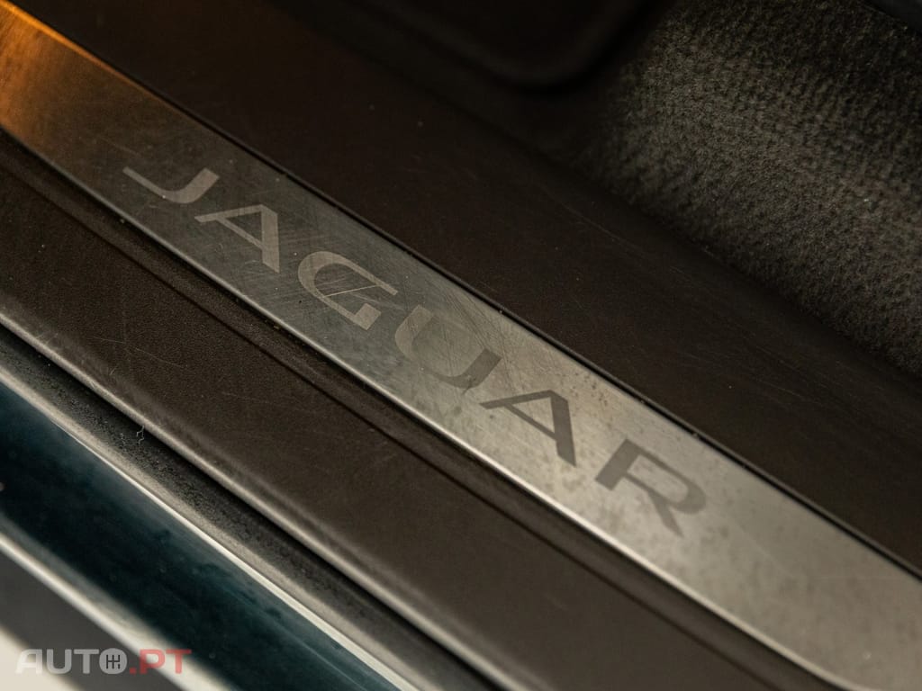 Jaguar F-Pace 2.0 i4D Portfolio