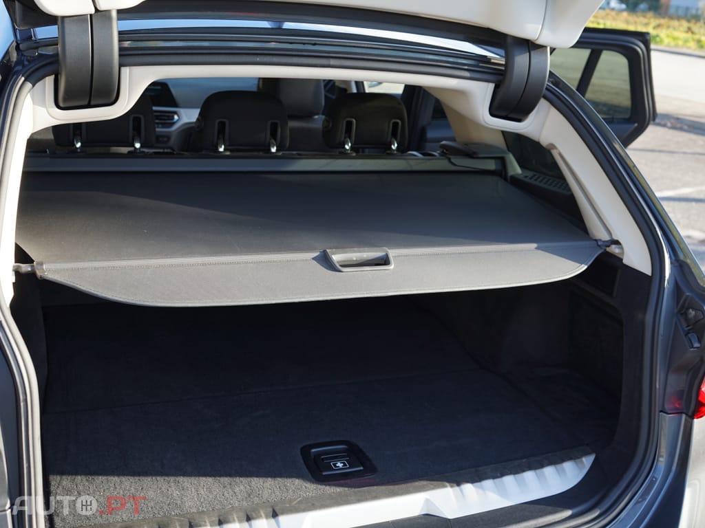 BMW 330 e touring auto