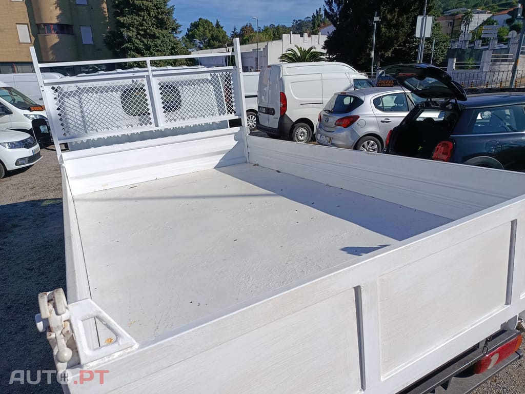 Nissan Cabstar 2.5 DCI 130cv Basculante