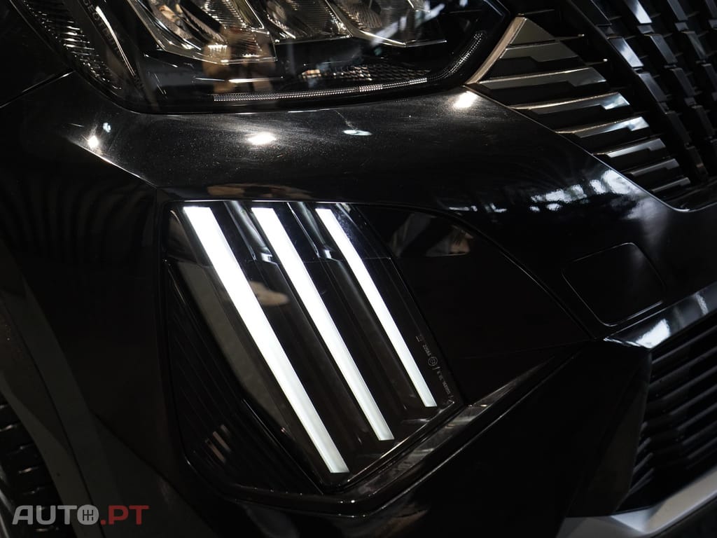 Peugeot 2008 1.2 Hybrid Allure e-DCS6