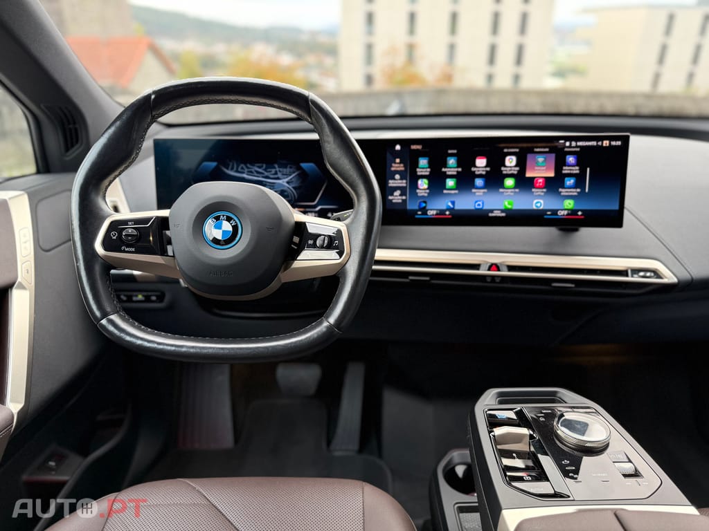 BMW iX xDrive 40 Pack Desportivo