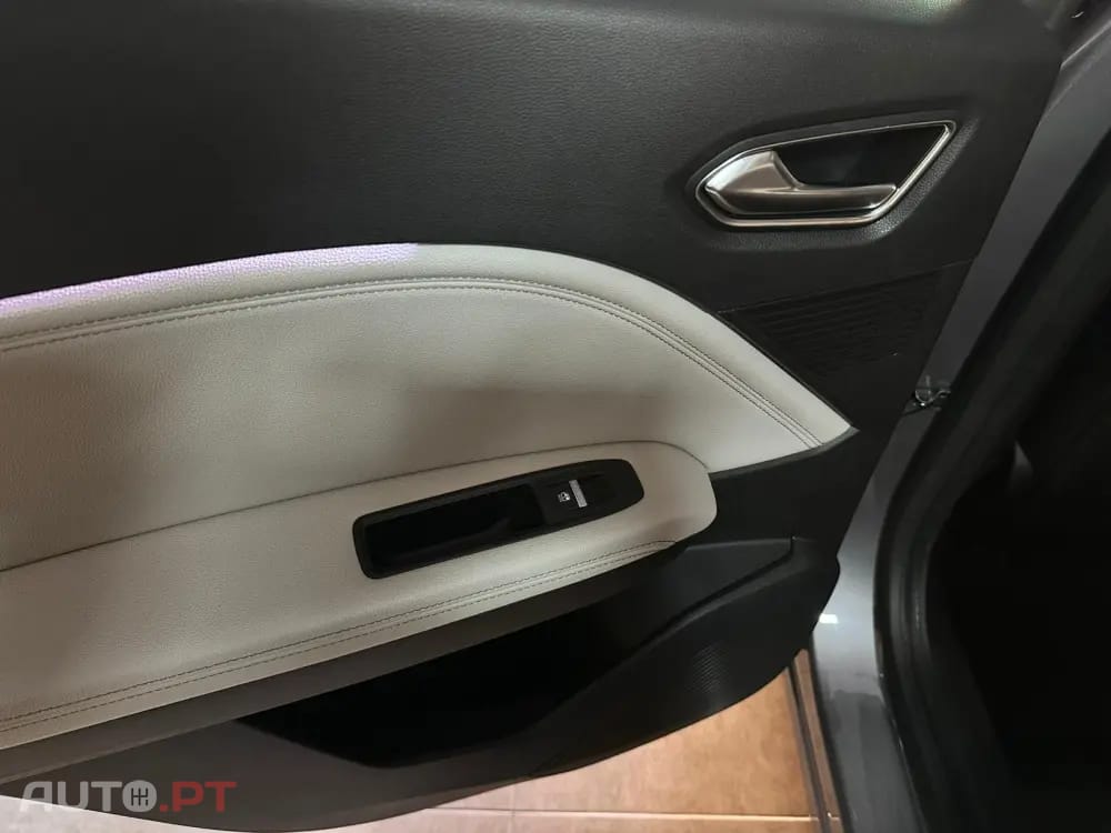 Renault Captur 1.6 E-Tech Plug-In Initiale Paris