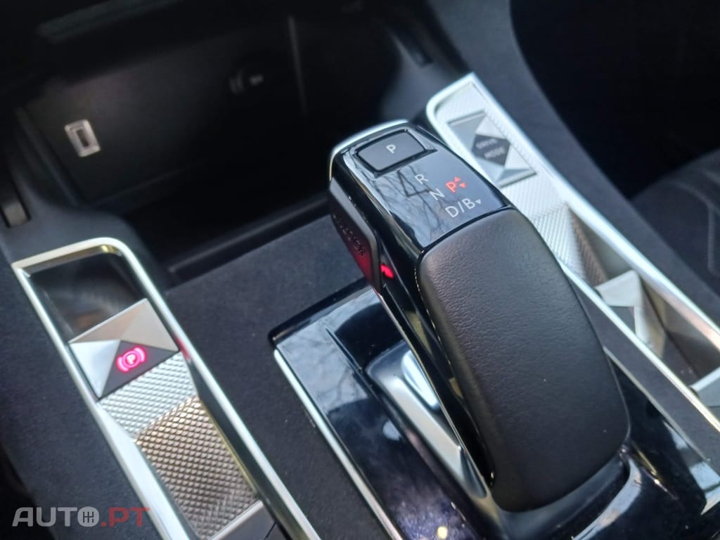 DS DS7 E-Tense Performance Line EAT8