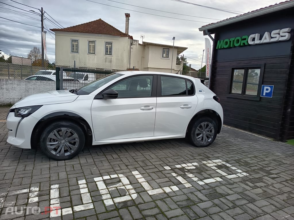 Peugeot E-208 50 kWh Style