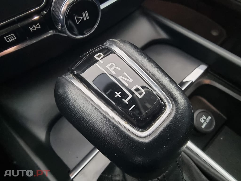 Volvo V60 2.0 T4 Momentum Plus
