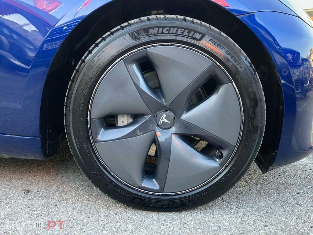 Tesla Model 3 Long-Range Dual Motor AWD