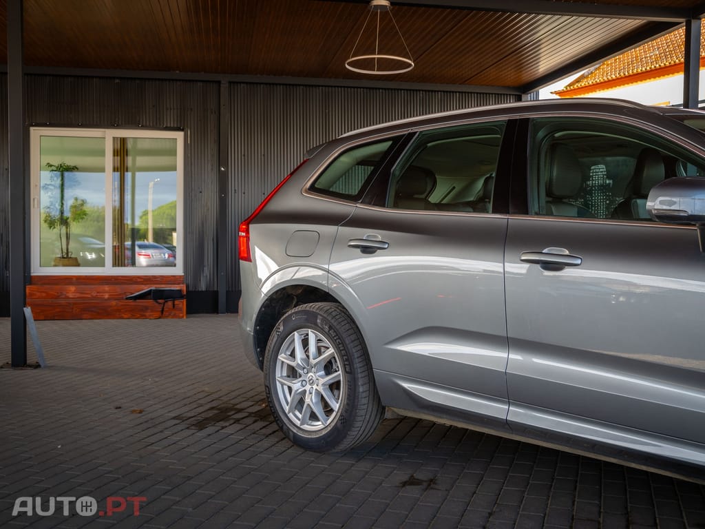 Volvo XC60 2.0 T8 PHEV Momentum Plus AWD