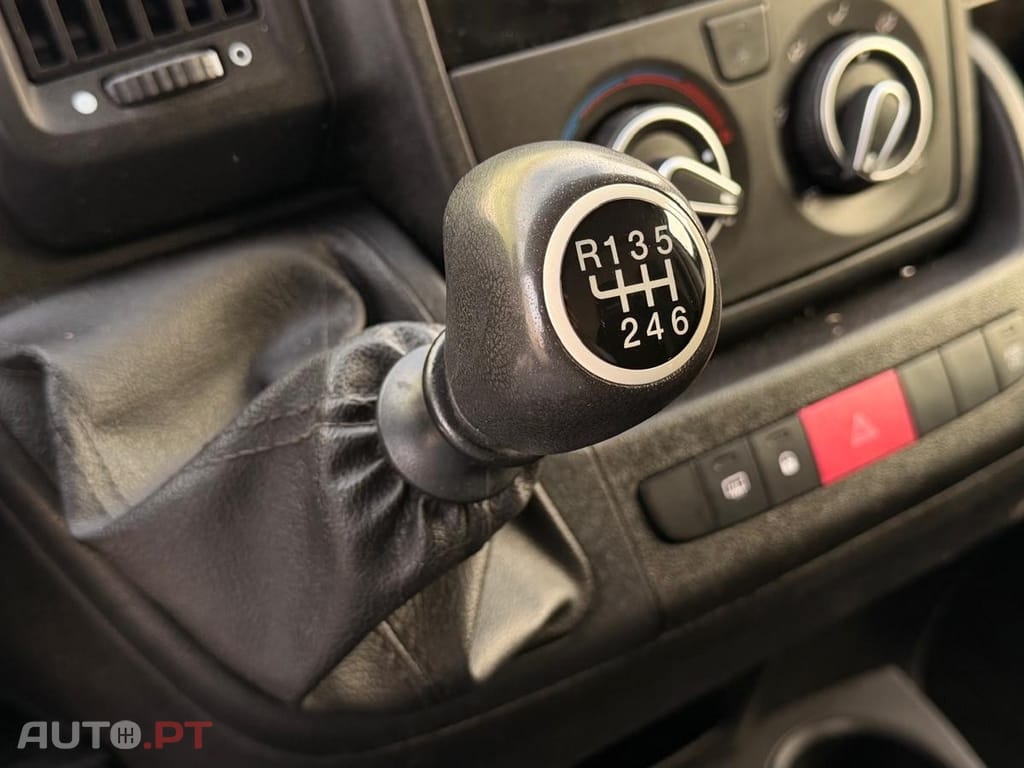 Peugeot Boxer 2.0 BlueHDi 335 L3H2 Pro