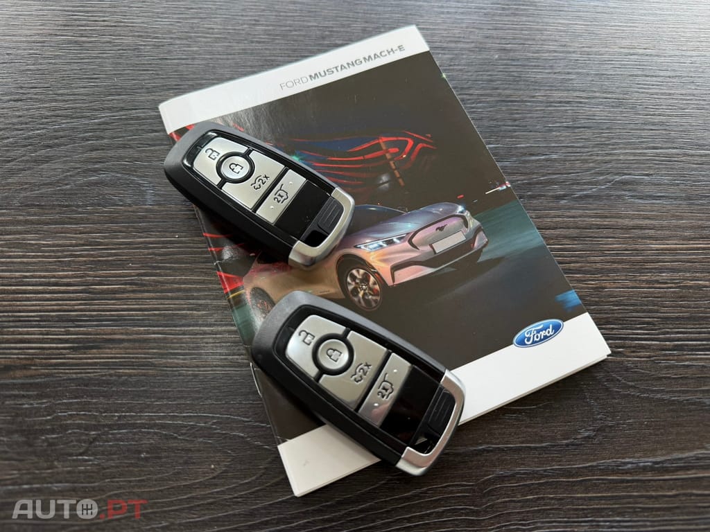 Ford Mustang Mach-E Alargada