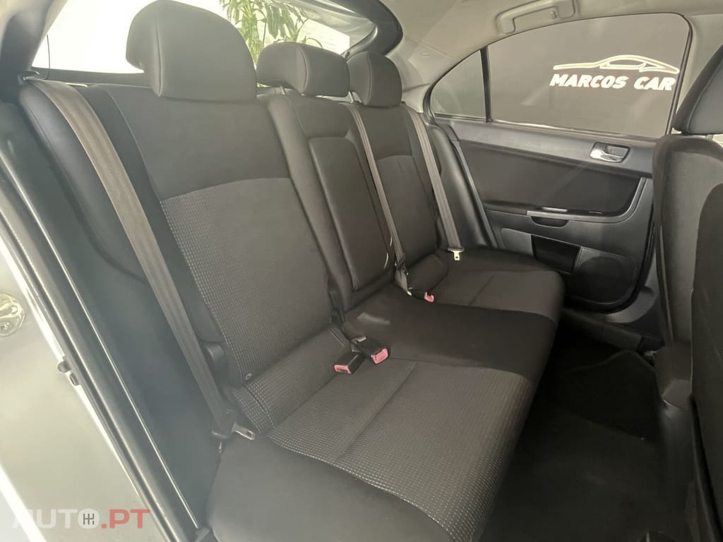 Mitsubishi Lancer 1.5 Inform