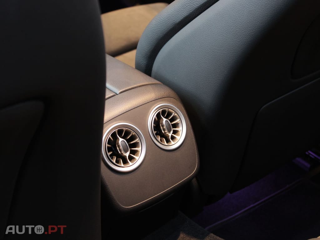 Mercedes-Benz E 220 AMG LINE