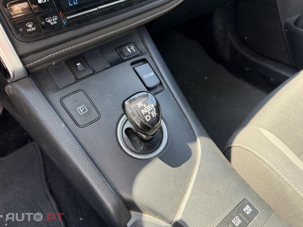 Toyota Auris Touring Sports 1.8 HSD Comfort +P.Techno+P.Sport