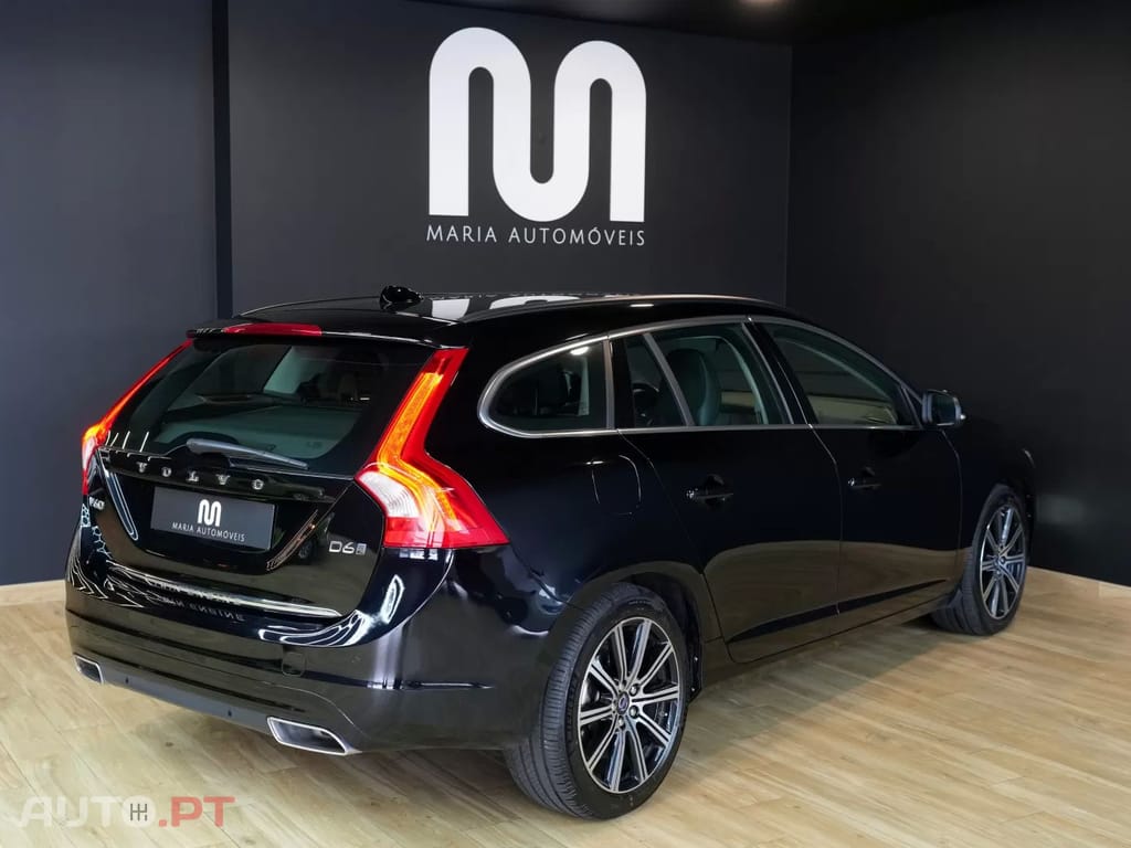 Volvo V60 2.4 D6 Momentum AWD Phev