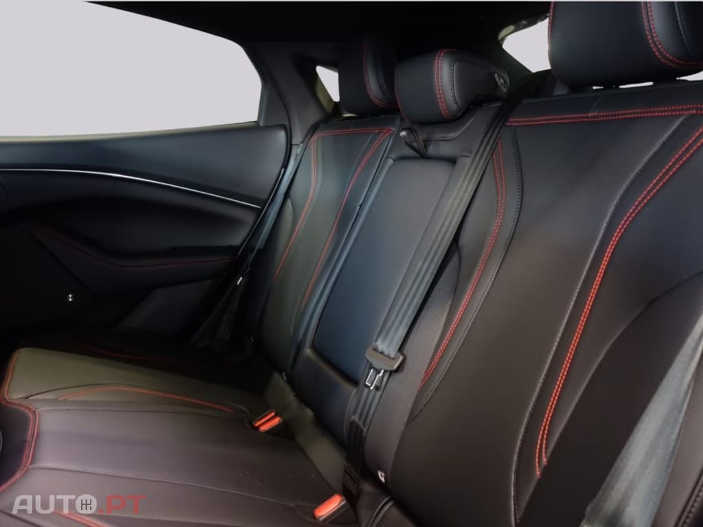 Ford Mustang Mach-E 76 kWh 