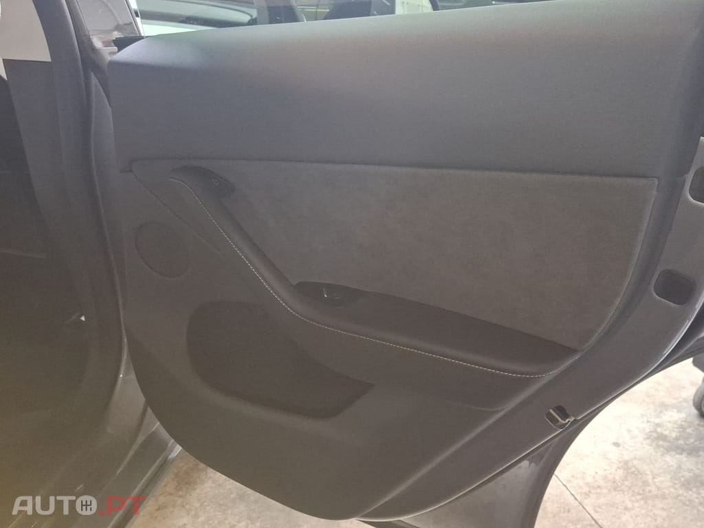 Tesla Model Y Long-Range RWD