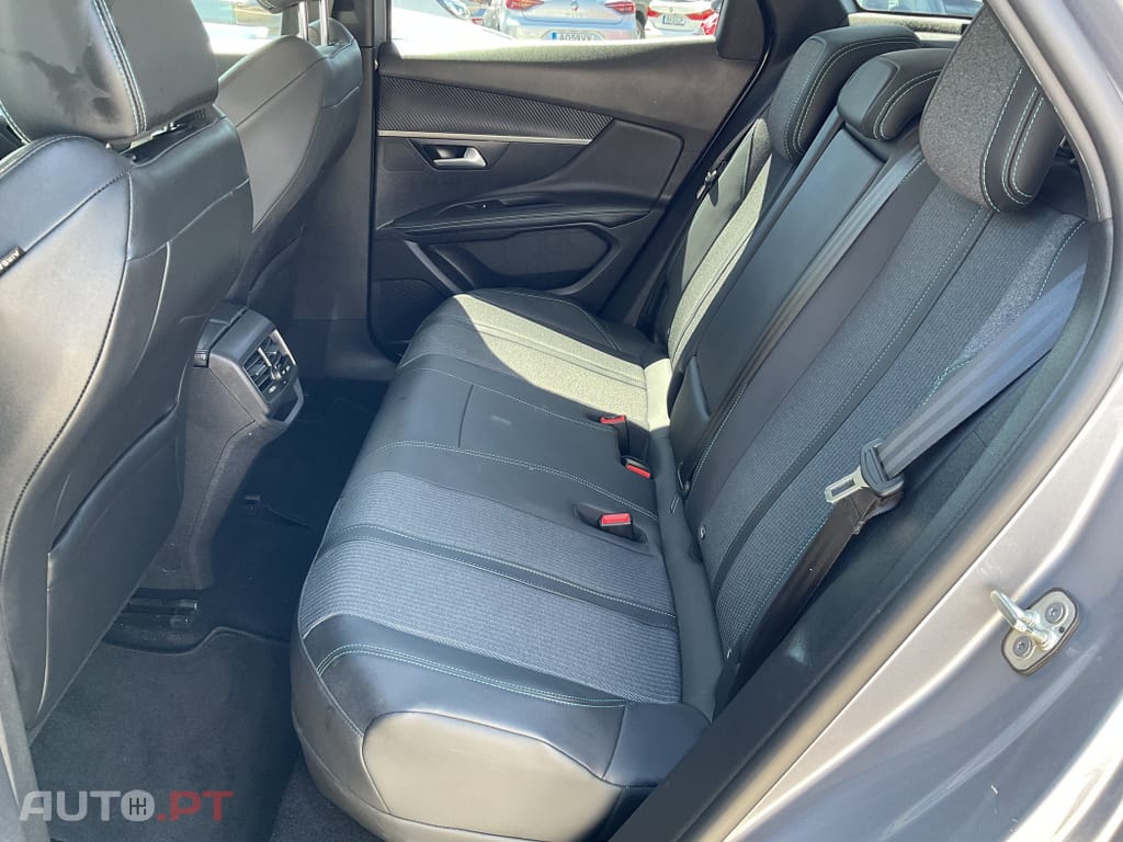 Peugeot 3008 1.6 Hybrid Allure e-EAT8
