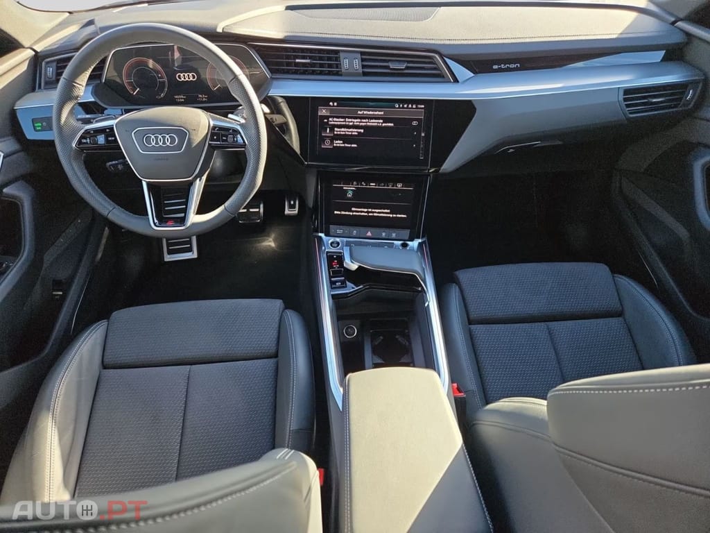 Audi Q8 E-Tron I.V.A DEDUTIVEL 55 S line
