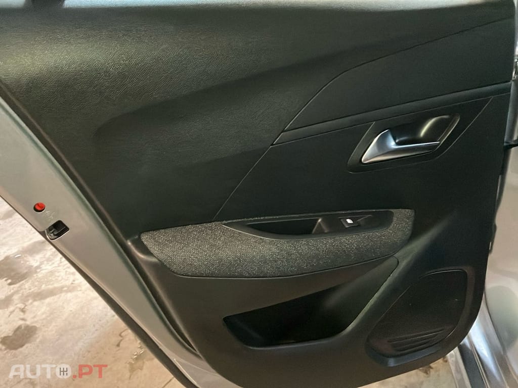 Peugeot 208 1.2 Hybrid Style e-DCS6