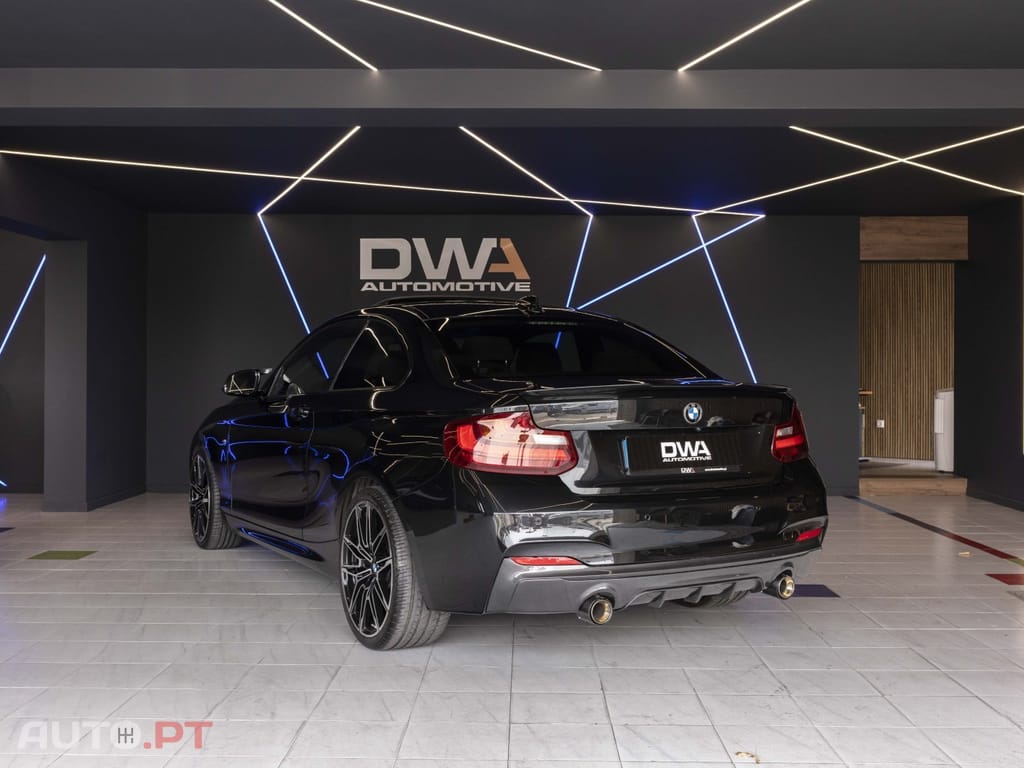 BMW 220 i Coupe Pack M