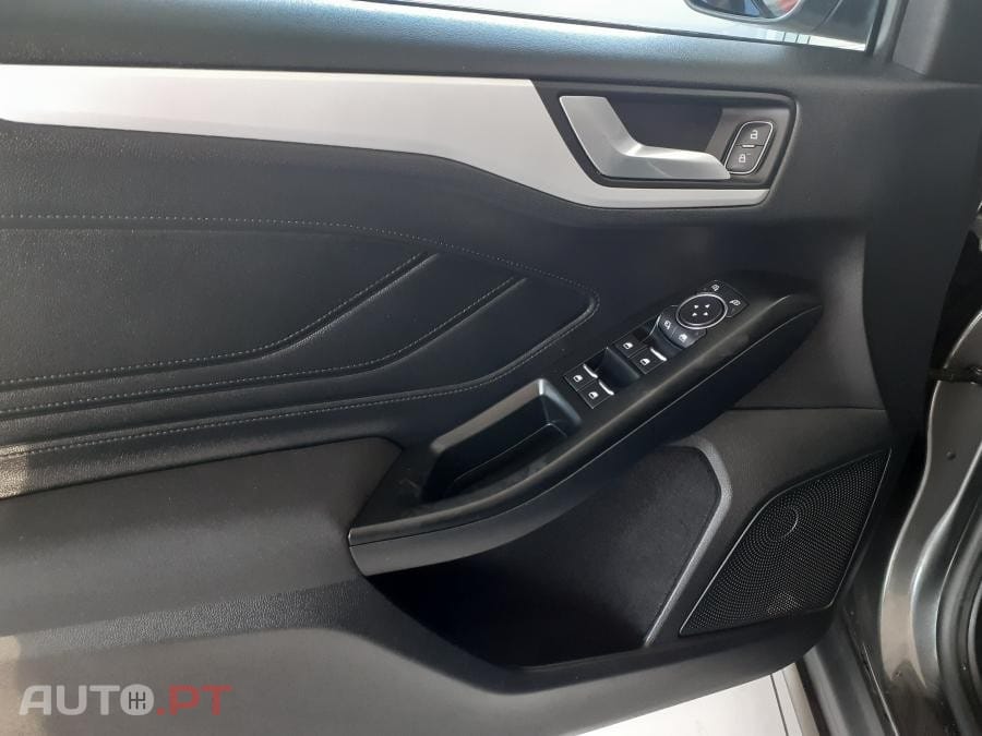 Ford Focus SW 1.5 TDCi EcoBlue Business — fotografia 8