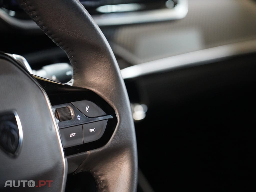 Peugeot 2008 1.2 Hybrid Allure e-DCS6