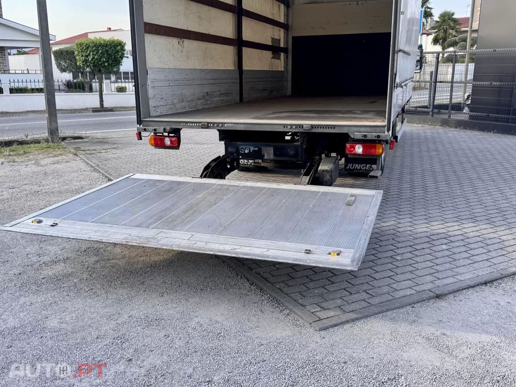 Mitsubishi Canter 7C18