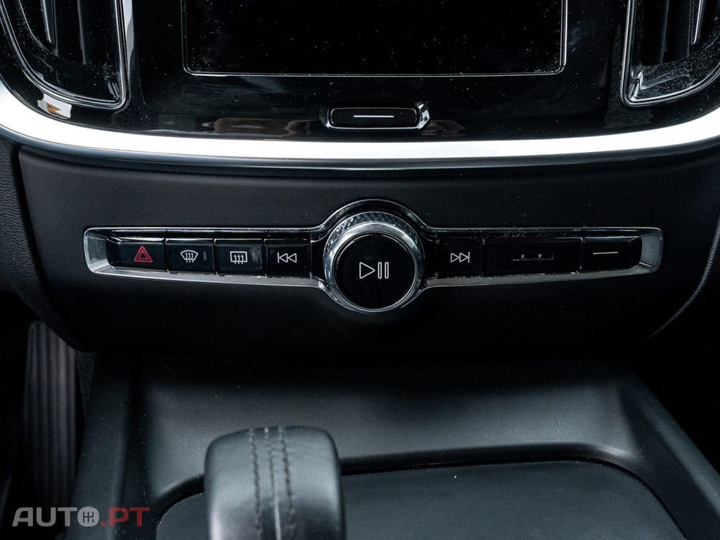 Volvo V60 2.0 B3 Momentum Advantage
