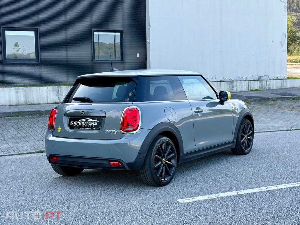 MINI Cooper Cooper SE Premium Essential