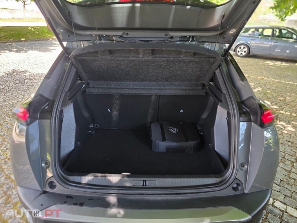 Peugeot E-2008 50 kWh Active Pack