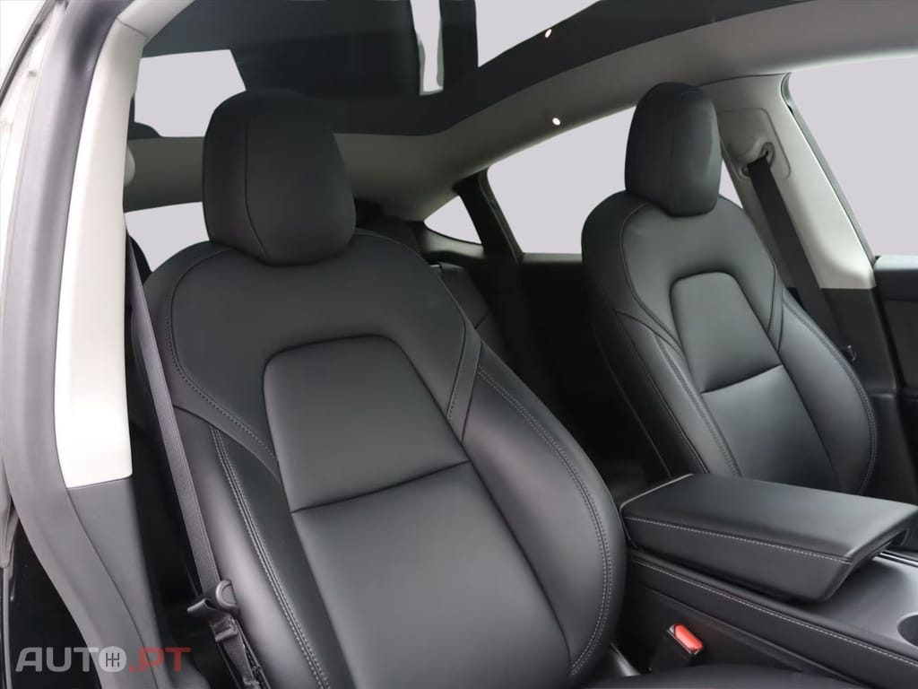 Tesla Model Y Long-Range AWD I.V.A DEDUTIVEL
