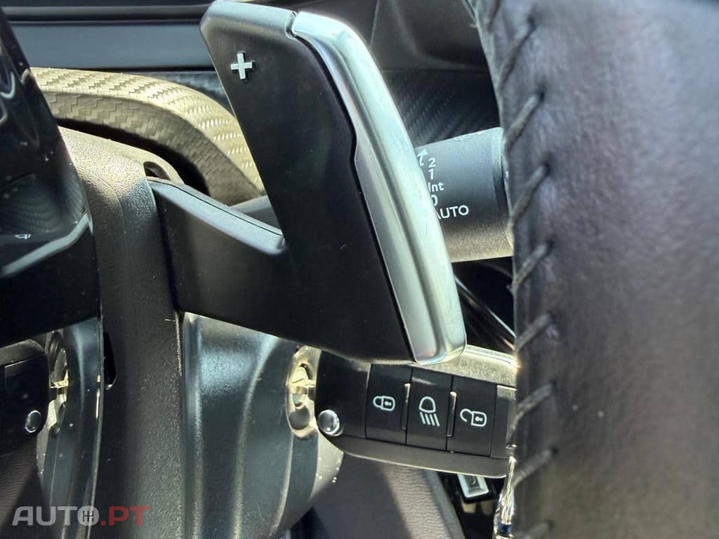 Peugeot 2008 1.2 Hybrid Allure e-DCS6