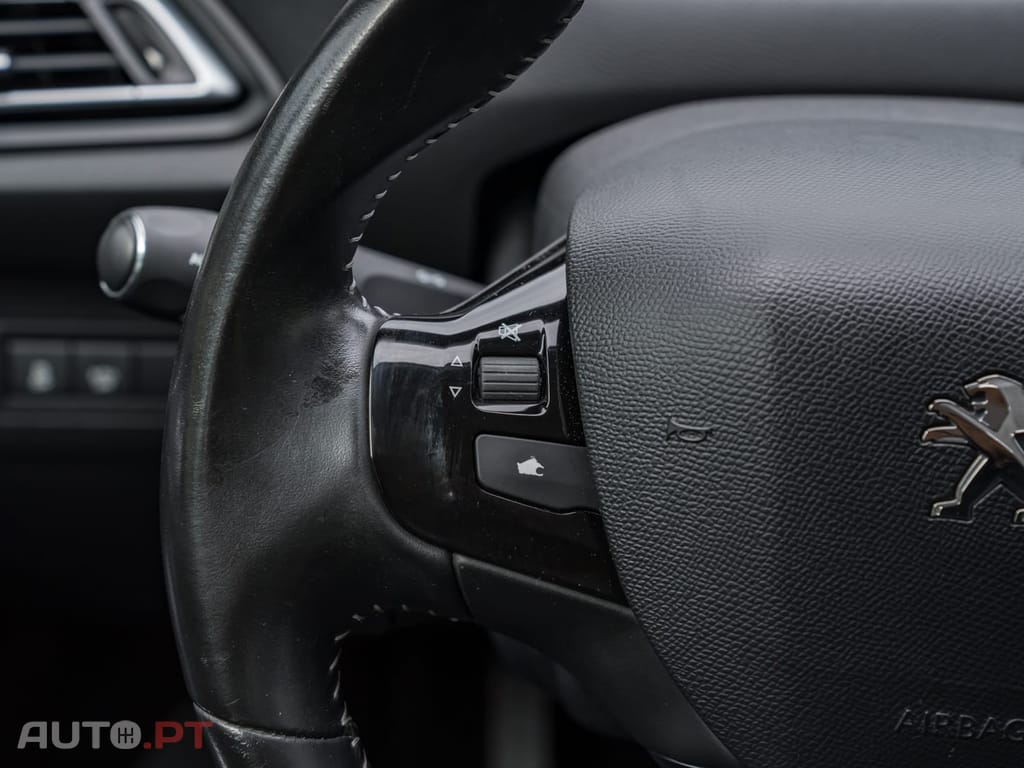 Peugeot 308 1.2 PureTech Allure J17