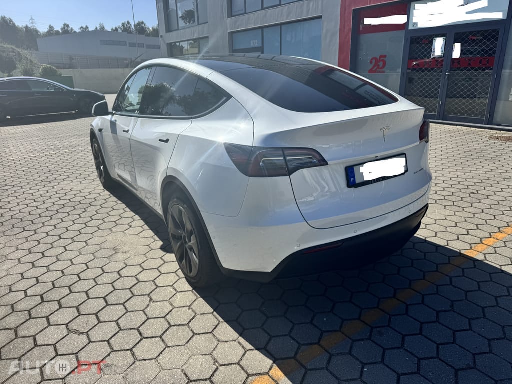 Tesla Model Y Long Range AWD