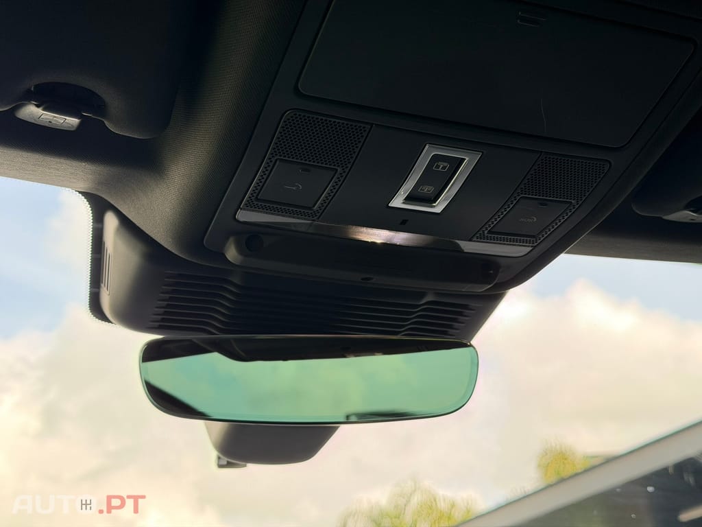 Land Rover Evoque 1.5 P300e AWD R-Dynamic S Auto