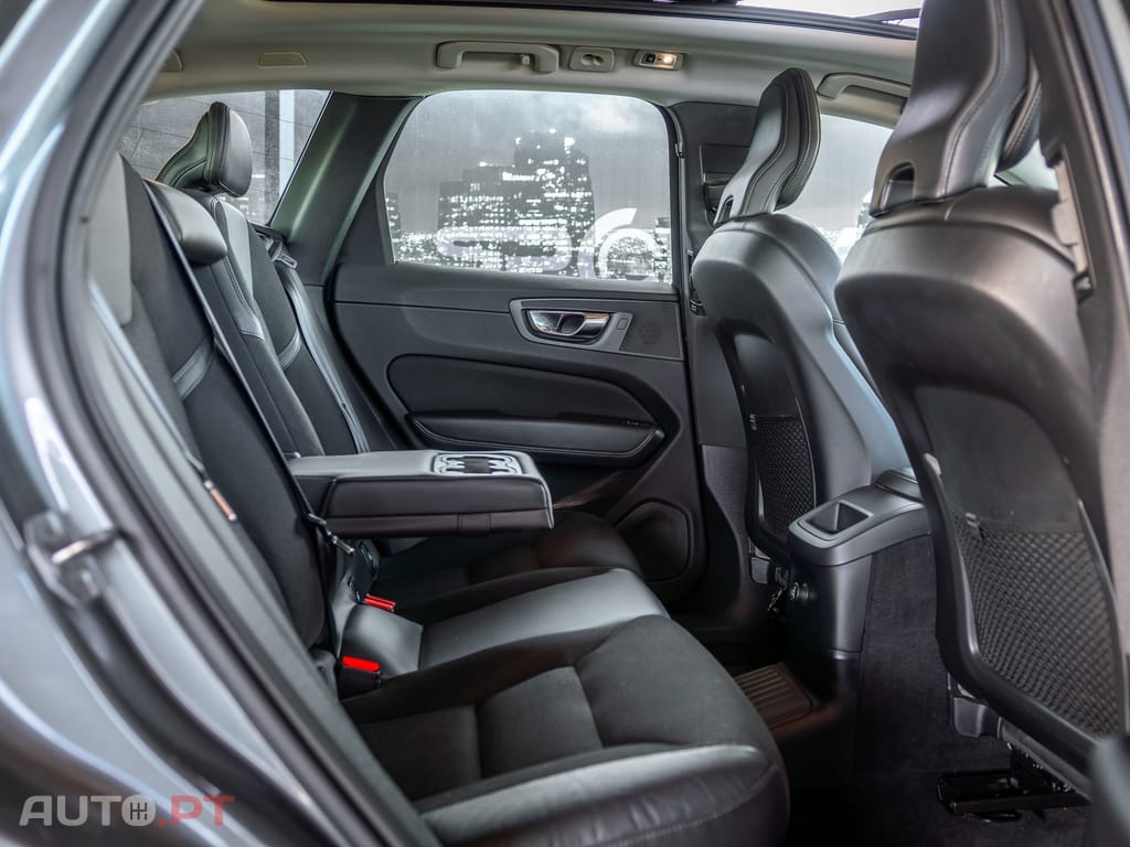 Volvo XC60 2.0 T8 PHEV Momentum Plus AWD