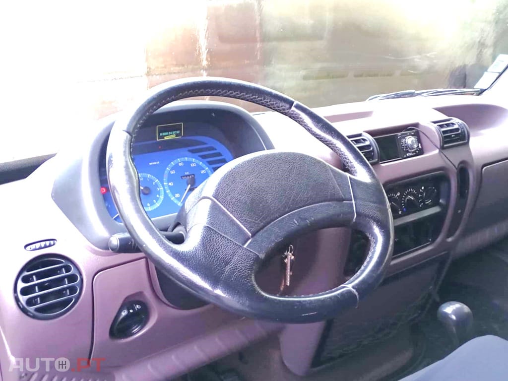 Renault Master 2.5 D 80HP Contentor de Fibra